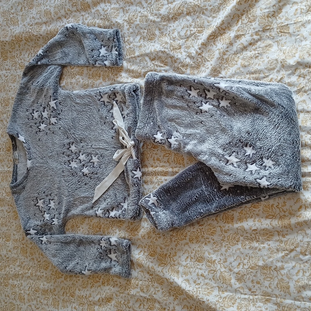 BearPaw Fuzzy Gray Pajama Set